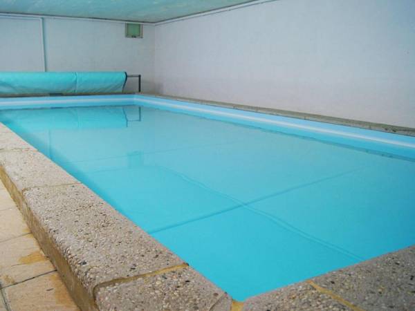 Lavish Holiday Home in Forrières with Sauna Swimming Pool