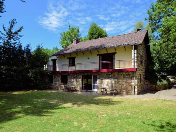 Delightful Holiday Home in Atzerath with Garden Barbecue
