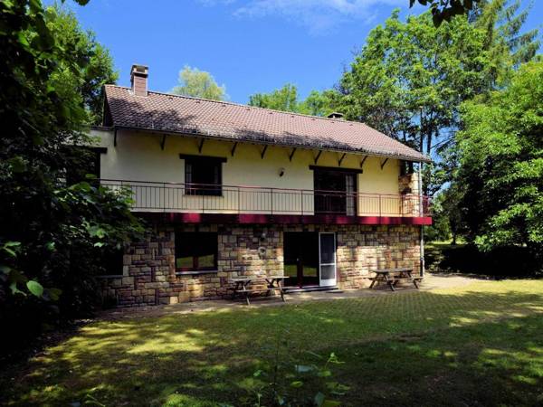 Delightful Holiday Home in Atzerath with Garden Barbecue