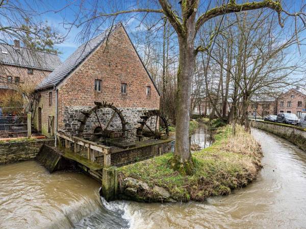 Ideal for a family room with garden or is of different games.