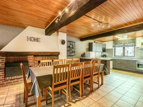 Ideal for a family room with garden or is of different games.