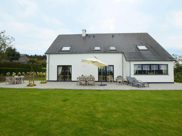 Enticing Holiday Home in Malmedy with Sauna