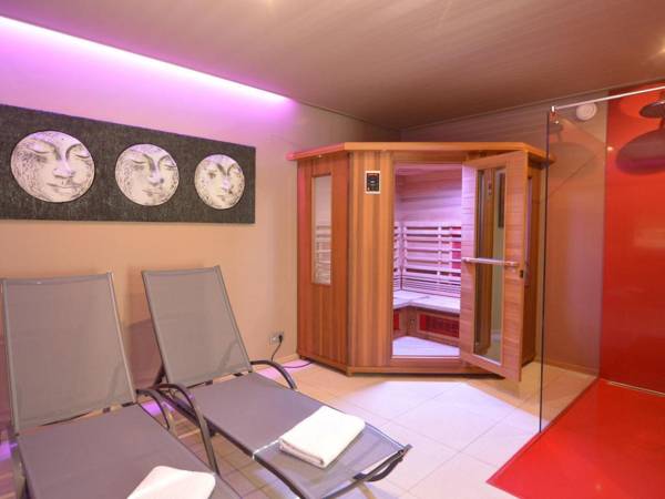 Rich Holiday Home in Malmedy with Indoor Heated Pool