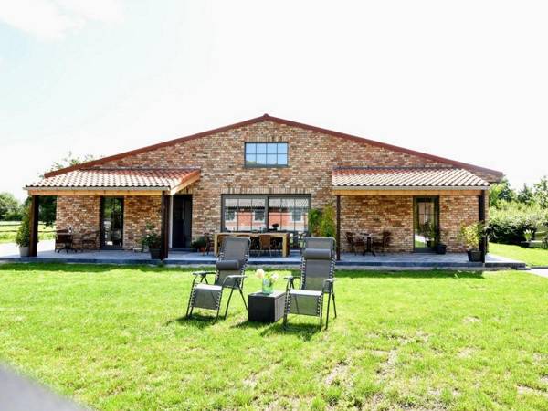 New tasteful family home centrally located between Breskens and the coast.