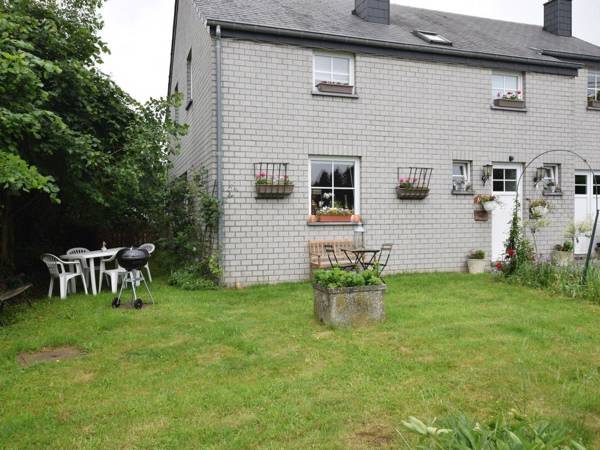 Cozy Apartment in Paliseul with Garden