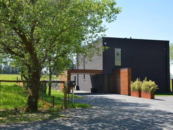 Impressive Holiday Home in Sart-lez-Spa with Jacuzzi & Whirlpool