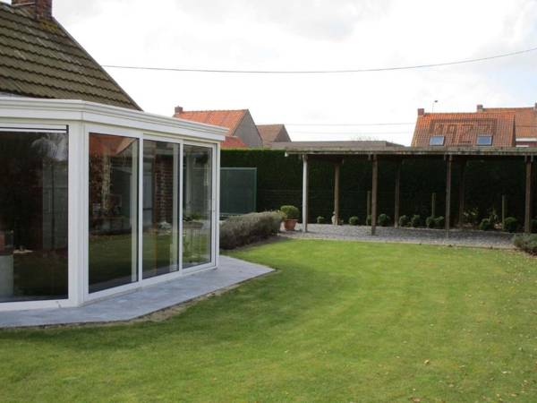 Modern Holiday Home in Hollebeke with Private Garden