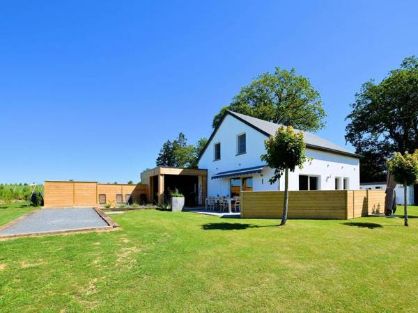 Beautiful completely renovated luxury home with sauna jacuzzi and private bathrooms