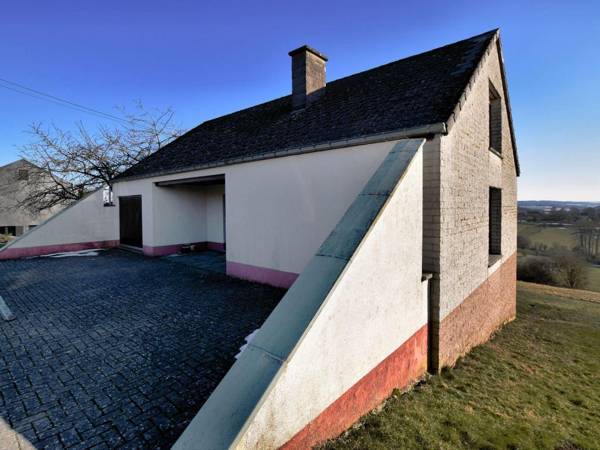 Cosy Holiday Home in Nadrin with Private Terrace