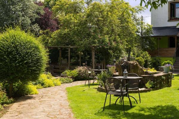 Hostellerie Sainte-Cécile The Originals Relais (Relais du Silence)