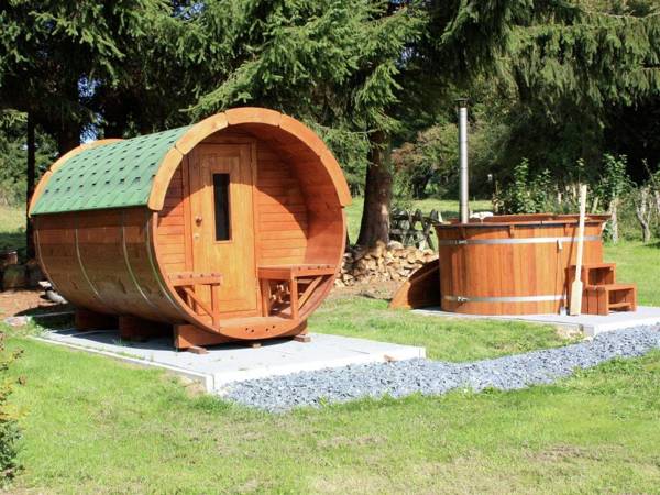 Charming Holiday Home in Gouvy with Jacuzzi