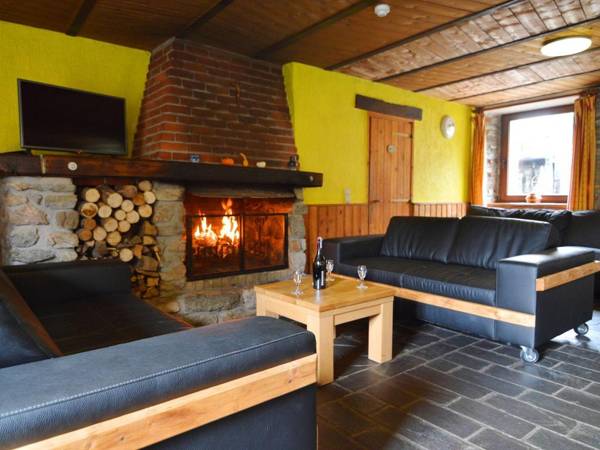 Quaint Cottage In Petite Langlire With Jacuzzi