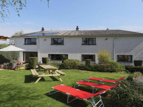 Wonderful Holiday Home in Montleban with Sauna