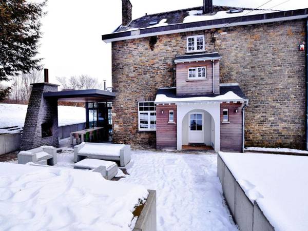 Luxurious Holiday Home in Courtil with Jacuzzi