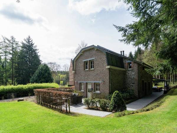 Luxurious Holiday Home in Gedinne with Sauna