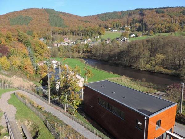 Lovely modern cottage with sauna bubble baths and even a beach on the river!
