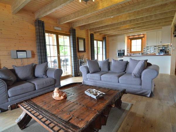 Sumptuous Chalet in Septon with Sauna and Jacuzzi