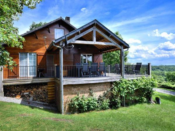 Cozy and luxurious chalet with sauna jacuzzi large garden and covered terrace