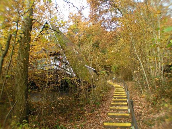 Quaint Chalet in Petithan with Roofed Swimming Pool