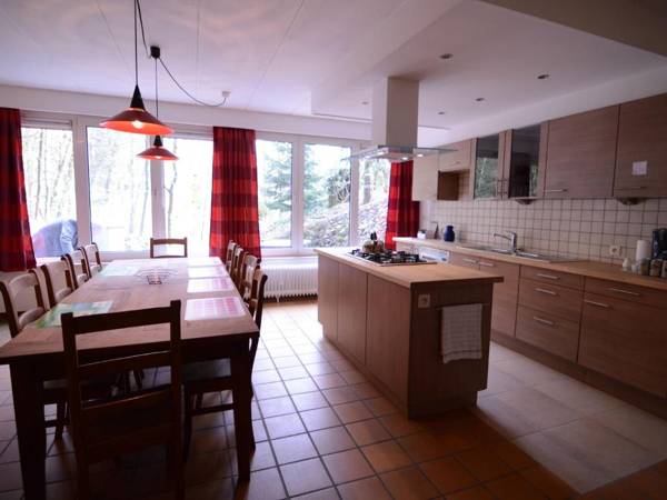 Cosy holiday home in the forests very suitable for groups