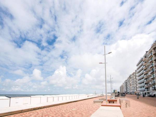 Snug Apartment in Wenduine close to Sea