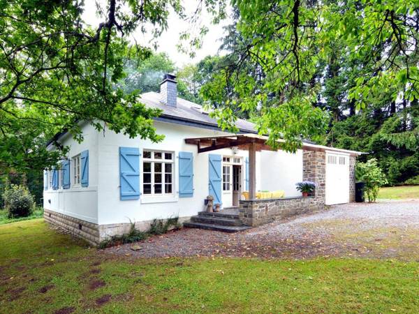 Comfortably furnished bungalow with large garden and barbecue