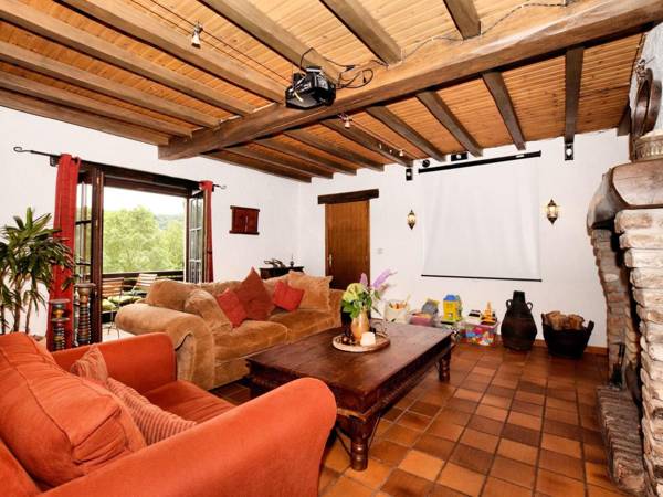 Peaceful Holiday Home in Nonceveux with Swimming Pool BBQ