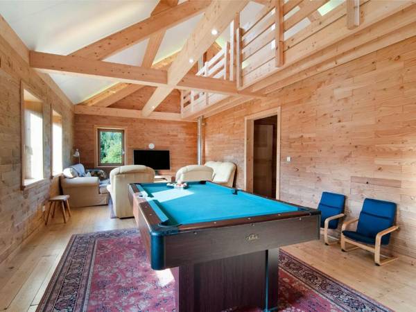 Spacious villa in Freyneux with garden