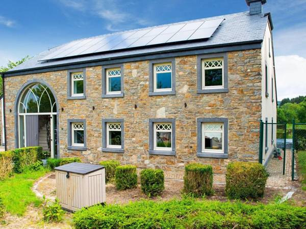 Majestic Holiday Home in Manhay with Private Swimming Pool