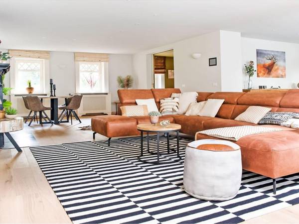 Majestic Holiday Home in Manhay with Private Swimming Pool