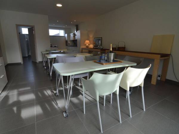 Modern Holiday Home in Zottegem with Jacuzzi