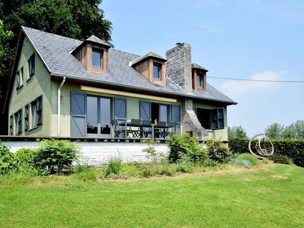 Modern Holiday Home in Flobecq with Garden