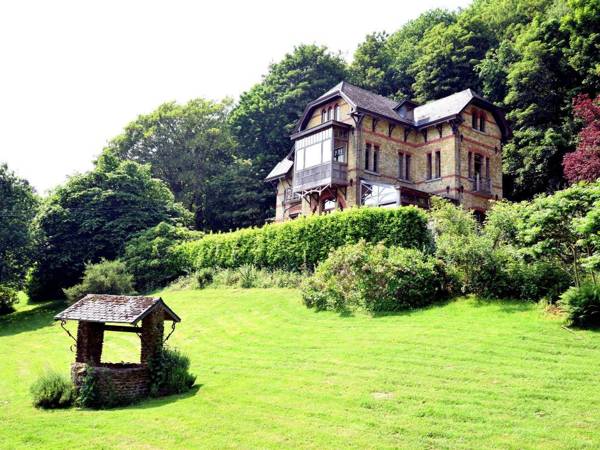 A beautiful Art Nouveau house with an enormous garden.