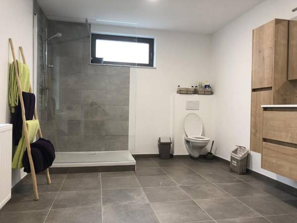 Scenic Cottage in Merlemont with Balcony