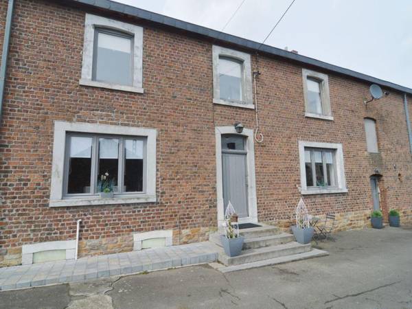 Delightful Holiday Home in Goesnes with Swimming Pool Garden
