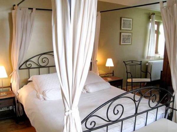 Quaint Farmhouse in Maffe with a Turkish Bath