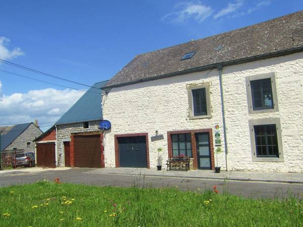 Pretty Cottage in Gimnee with Garden