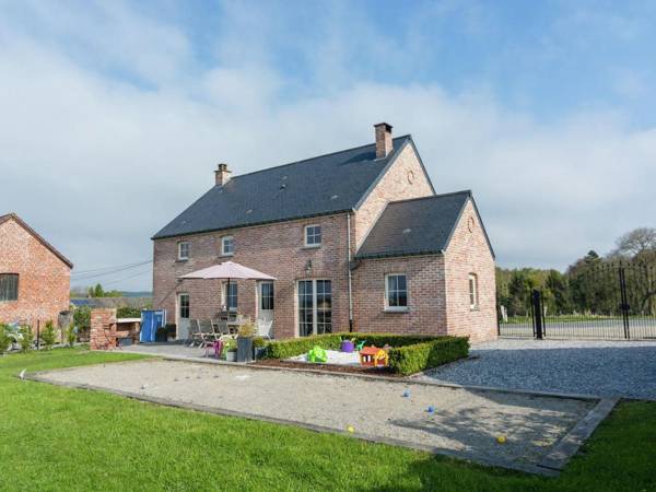 Tastefully decorated modern and warm house quiet beautiful view