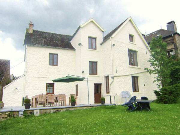 Luxurious Holiday Home with Garden in Gimnée