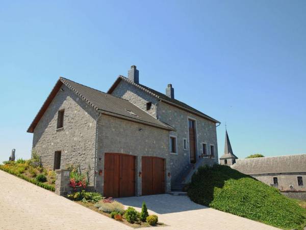 Modern Holiday Home in Somme-Leuze with Sauna
