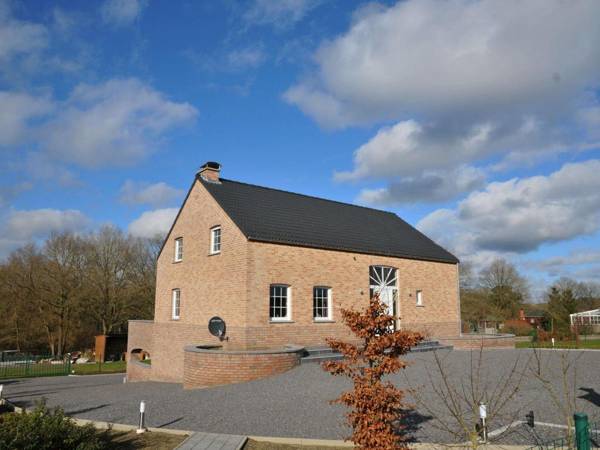 Modern Holiday Home in Somme-Leuze with Garden