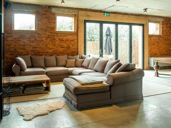 Alluring Farmhouse in Moorslede with Private Swimming Pool