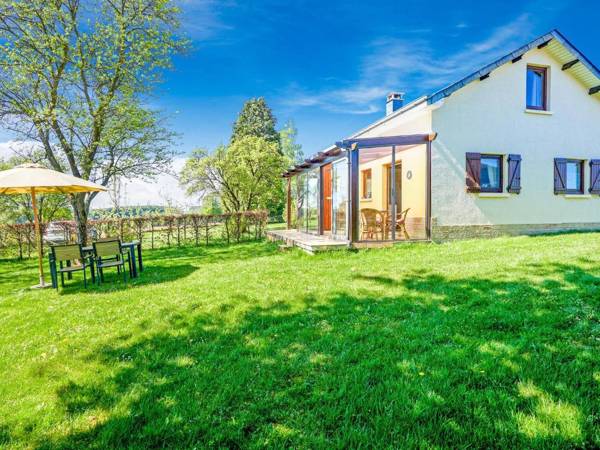 Amazing Holiday Home in Porcheresse Daverdisse with Terrace
