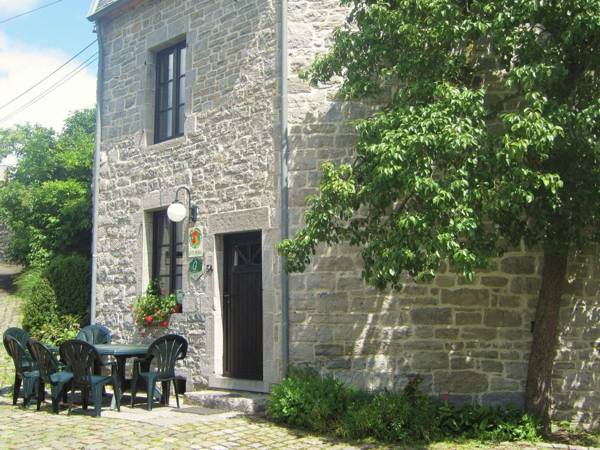 Lovely Holiday Home in Treignes with Garden