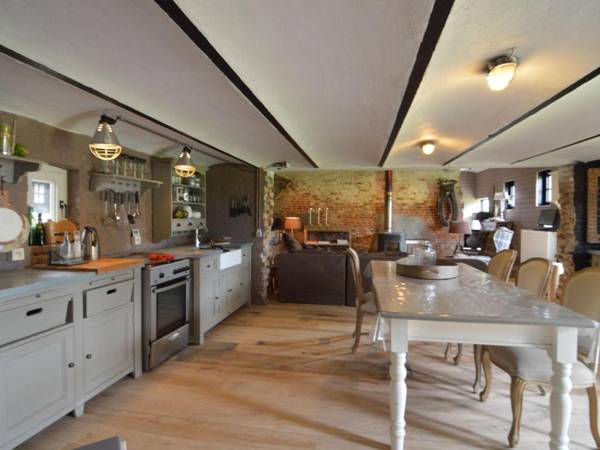 Pleasant holiday home in West Flanders with enclosed garden and jacuzzi