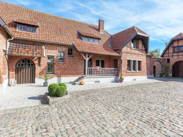 Cozy Farmhouse in Comines Warneton with Hill View