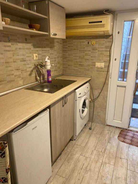 Апартамент 27 юли