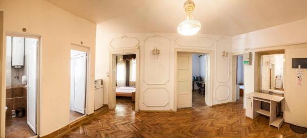 Central GuestHouse Five Corners