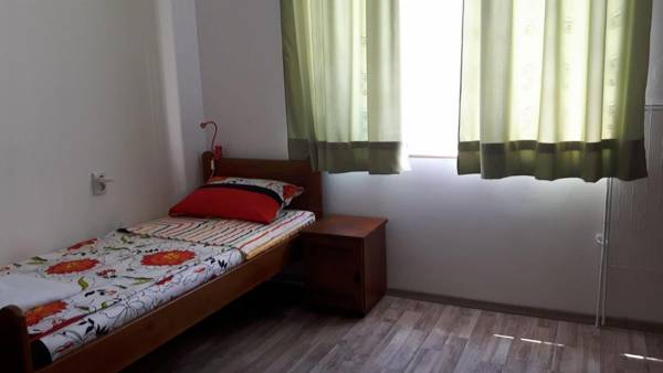 Emigrant Apartment 2