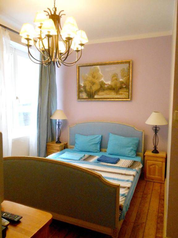 8 bedrooms house with city view enclosed garden and wifi at Sofia 6 km away from the slopes